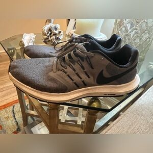 Gray Men’s Nike Runswift Sneaker Shoe 11.5